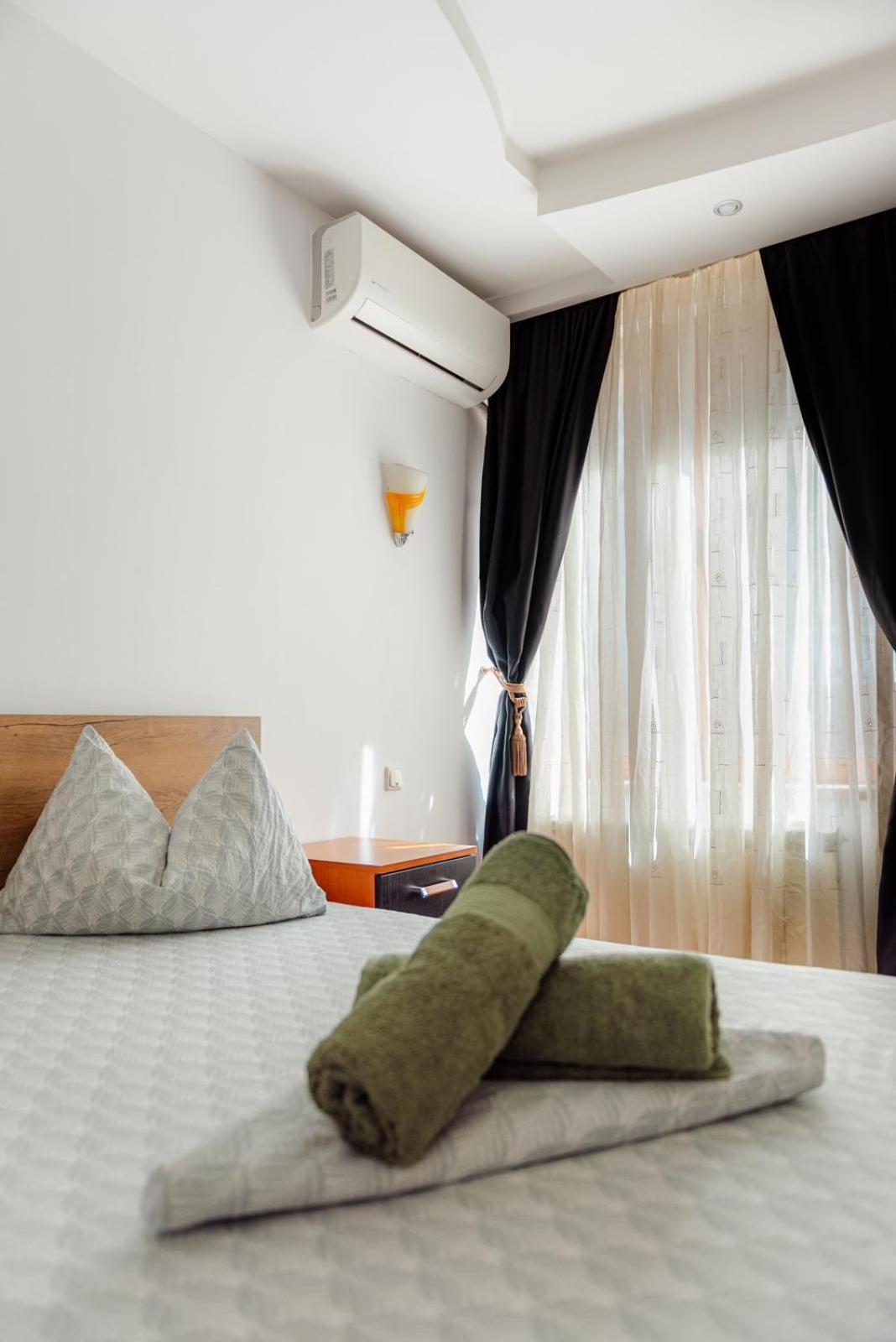 Heart Of Downtown 3 Rooms Apartment Self Check In Bucarest Exterior foto